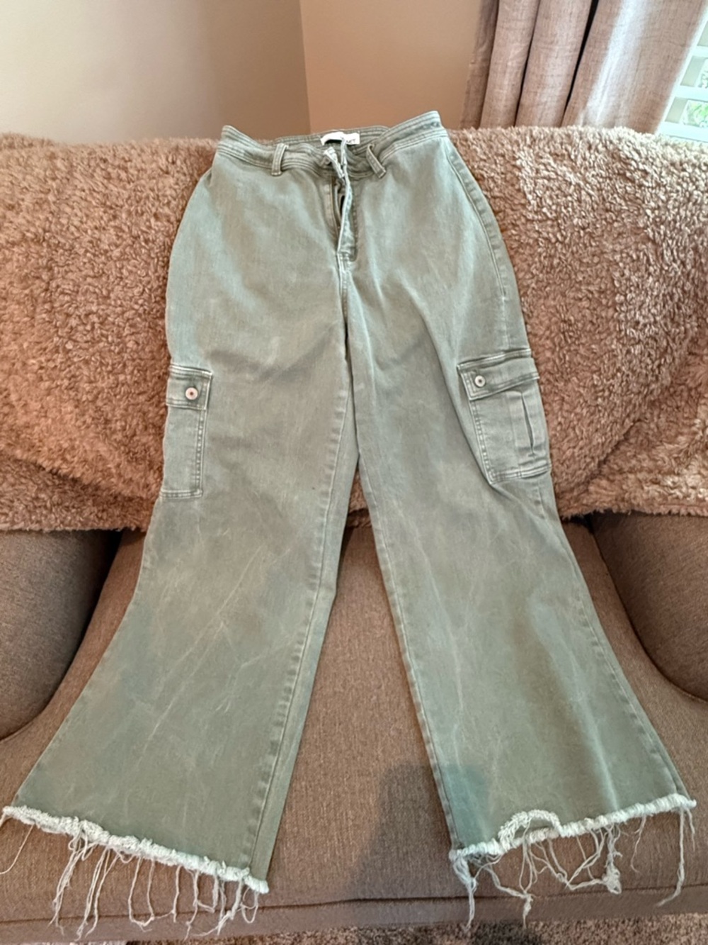 Casual Olive Green Wide-Leg Cargo Jeans